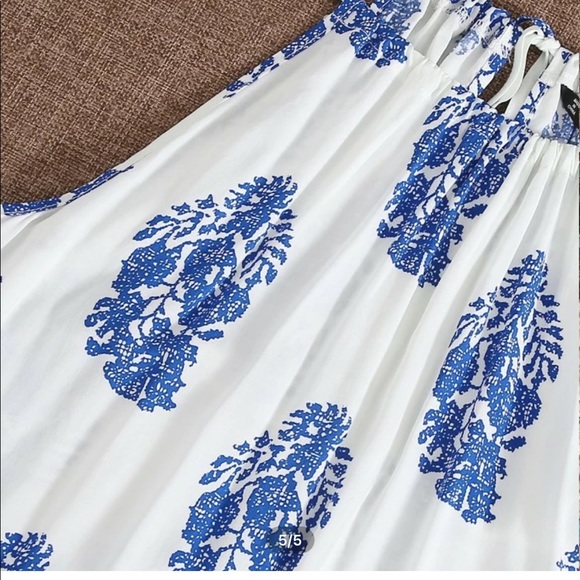 White and blue boho halter tank top. Size Large. NWOT - Picture 3 of 3